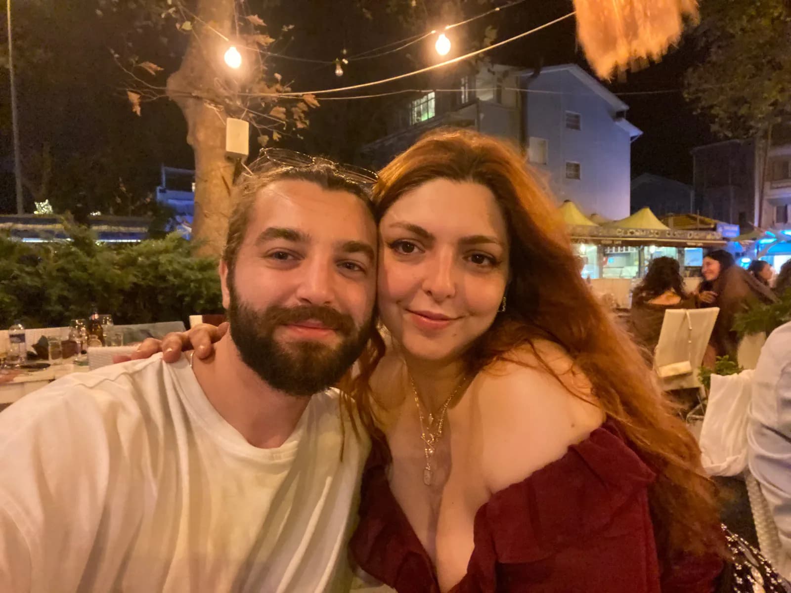Merve ve Gökhan akşam ışıkları altında