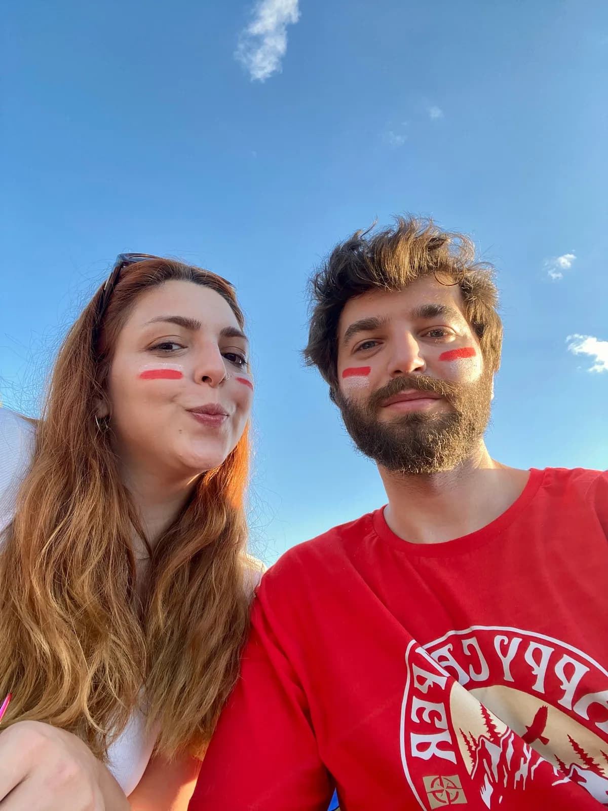 Merve ve Gökhan açık havada yüz boyalarıyla